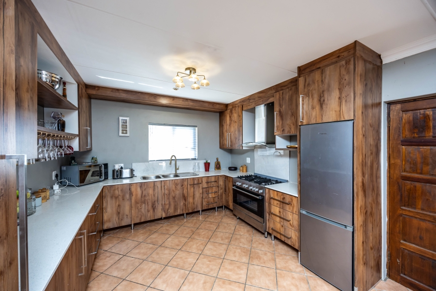 5 Bedroom Property for Sale in Gonubie North Eastern Cape